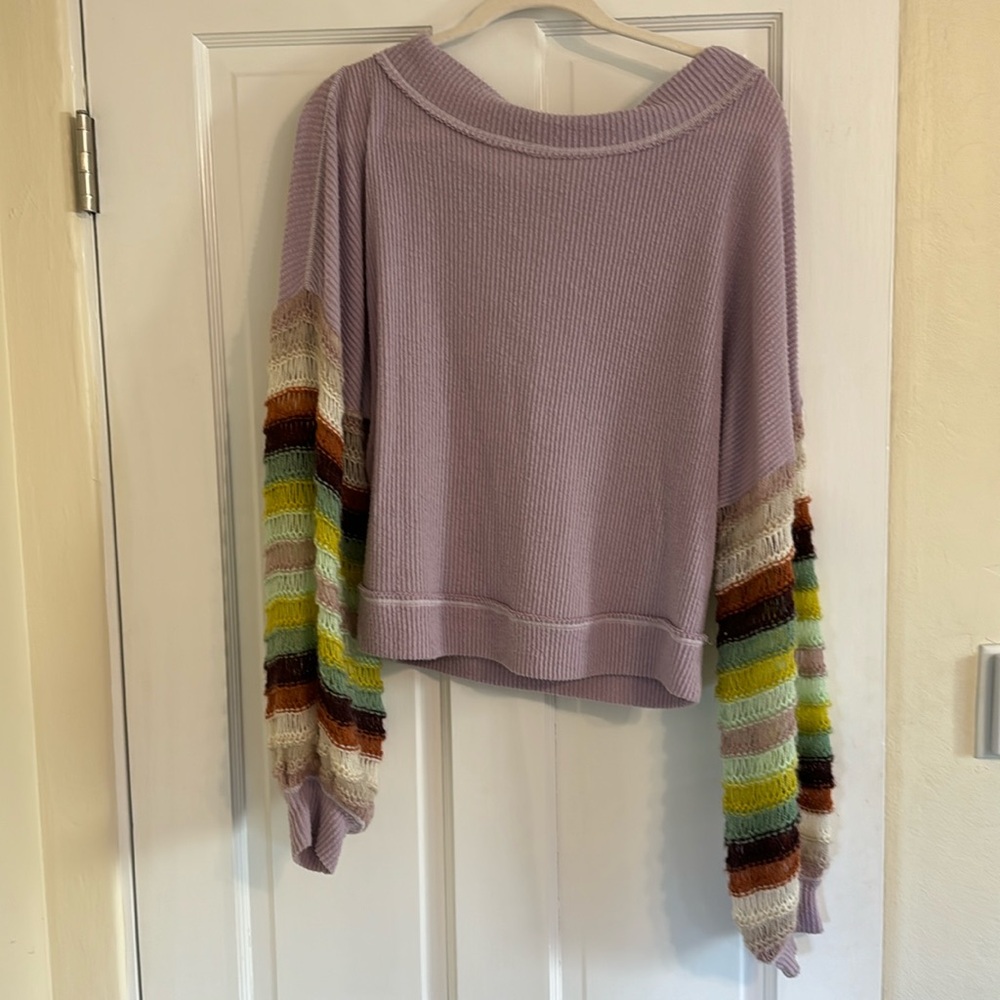 Free People. Oversized sweater with knit sleeve.